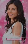 VICTORIA JUSTICE - A3 Poster (ca. 42 x 28 cm) - Victorious Clippings Sammlung