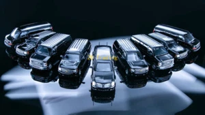 ZD 596 1:64 HEC President Beast Tahoe Suburban Express Modell Diecast Metall Auto - Bild 1 von 10