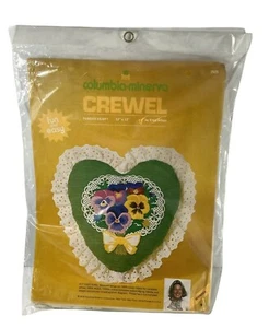 Columbia-Minerva/Erica Wilson Stiefmütterchen Herz Crewel Stickpackung 100% Wolle Neu - Bild 1 von 4