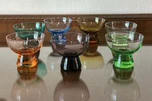 7 Cambridge multicolore (?) Bicchieri cordiali a fungo bicchieri da bar vintage - Foto 1 di 10