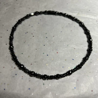 "Collar de hematita magnética con cuentas cilíndricas torcidas de 18"" de largo para hombre y mujer" Foto 1 de 4