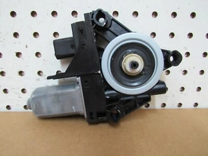 2019 JEEP CHEROKEE FRONT LEFT WINDOW MOTOR 931400101 OEM - Picture 1 of 3