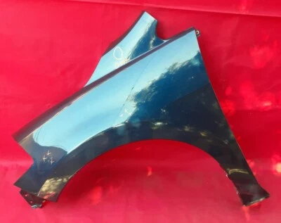 Guardabarros izquierdo Nissan Versa 2007 2008 2009 2010 2011 2012 OEM USADO  Foto 1 de 4