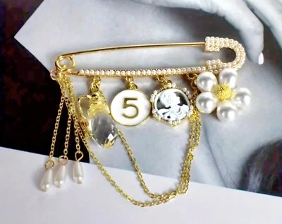 Broche borla flor camelia de lujo vintage con pedrería y perlas de imitación Foto 1 de 2