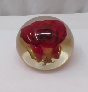 Vintage Tarax Infinity Rose Lucite Paperweight Made in Canada - Picture 1 of 7