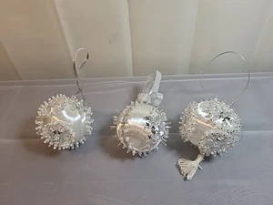 Set 3 addobbi natalizi vintage fatti a mano in argento fiocco di neve con nappa - Foto 1 di 4