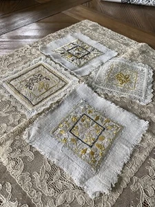 Antike Teedeckchen mit Seidenstickerei (4) - Bild 1 von 4