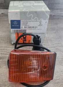 Genuine Mercedes-Benz Left Additional Turn Signal Lamp Actros A9418200521 NEW - Picture 1 of 3