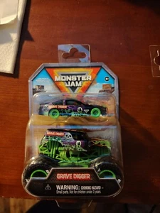 Spin Master Monster Jam Series 5 Grave Digger Car Combo 1/64 Walmart Exclusive - Bild 1 von 3