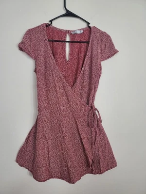 Hollister Sz S Red Floral Romper Womens Faux Wrap 100% Viscose V-neck - Image 1 of 4
