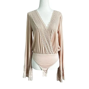 Forever 21 Beige Lace Trim Deep V-neck Bodysuit Women's Size Small | 67-3-2 - Picture 1 of 6