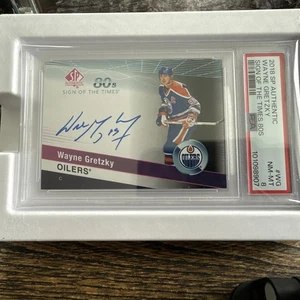 2018 SP Autentico Wayne Gretzky Segno dei Tempi Anni 80 PSA Nm-Mt 8 Autografo ✍️ - Foto 1 di 2
