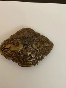 Fibbia cintura occhio di tigre cani drago foo ottone bergamotto funzionante 1974 vintage - Foto 1 di 6