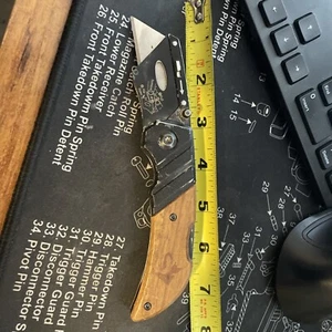 Husky 97211 Wood Handled Folding Sure-Grip Lockback Utility Knife - Picture 1 of 2