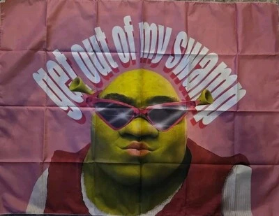 Настенный гобелен Shrek, (Get Out of My Swamp) 36 x 28 дюймов, розовый фон, горизонтальный. - Изображение 1 из 4