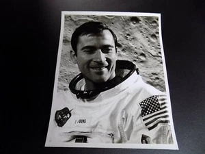 FOTO RETRATO MUY POCO COMÚN DE COLECCIÓN EN BLANCO Y NEGRO OFICIAL DE LA NASA APOLLO 10-JOHN YOUNG  - Imagen 1 de 2