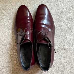 Burberry Burgunder Derby Herren elegante Schuhe Gr. 44,5 / 11,5 - Bild 1 von 7