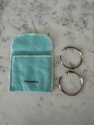 Pendientes de aro retorcidos grandes de plata Tiffany & Co Foto 1 de 4