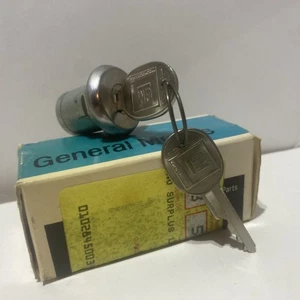GM 714357 Lock Cylinder With Two Keys Original - Picture 1 of 5