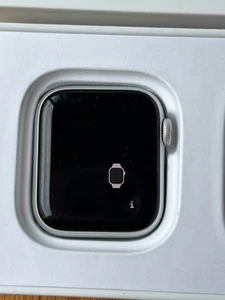 Apple Watch Series SE 40mm Aluminum Case With White Sports Band S/M- M/L - Picture 1 of 5
