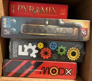 Lote de 4 - Juego de Mesa MRSP $120 Puzzle Pyramix, Modx, Quinta Engranaje, Corrosión - Imagen 1 de 6