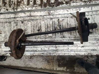 Placas de apoio de freio International Scout 80 Dana 44 eixos traseiros 19 spline - Imagem 1 de 4