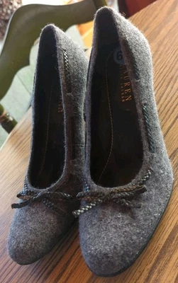 "Bombas de lana gris oscuro Lauren Ralph Lauren para mujer 3"" con lazos de tacón talla 6,5"  Foto 1 de 4