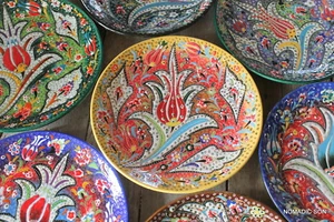 Intricate Turkish ceramic plates - 25cm,handmade, hand painted Ottoman designs - Picture 1 of 42