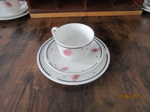 Johnson Brothers Summerfields Poppy Design Cup Saucer and Plate MADE IN ENGLAND - Picture 1 of 6