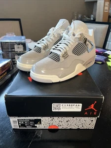 Neu! Größe 10,5 W/9 M Nike Air Jordan 4 Retro Frozen Moments Sail/Grau AQ9129-001 - Bild 1 von 7