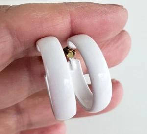 Vintage LH Segal California White Enamel Hoop Gold Tone Clip Earrings 1" - Picture 1 of 5