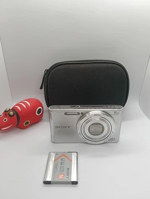 Near Mint Sony Cyber-shot DSC-W830 Silver Digital Camera Zeiss Lens 20.1MP - Image 1 of 4