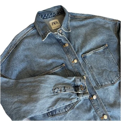 Jaqueta jeans feminina Zara pequena azul botão para cima relaxada tamanho grande blogueiras favoritas - Imagem 1 de 4