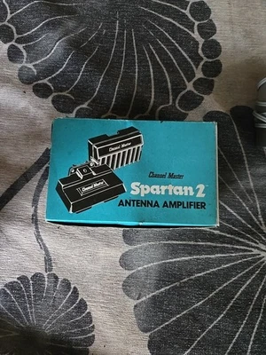 Preamplificador montado en mástil Channel Master 0063C con montaje y fuente de alimentación remota Foto 1 de 4