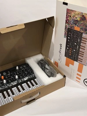 Arturia MicroFreak Hybrid Analog Synthesizer - Mint In Box With Desksaver Cover - Bild 1 von 4