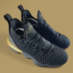 Nike LeBron 16 I'm King 2018 BQ5969-007 Black And Gold Mens Size 11.5 - Picture 1 of 9