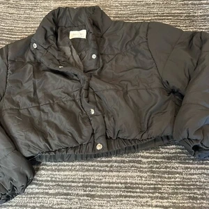 Active USA Jacket Womens Small Puffer Coat Snap Closure Black Cropped Hem - Picture 1 of 11