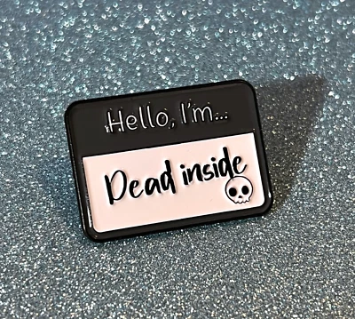 Prendedor de esmalte Hello, I'm Dead Inside - Etiqueta de nombre sarcástico Humor oscuro Prendedor de solapa Foto 1 de 4
