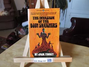 INVASION of the BODY SNATCHERS SCI-FI MOVIE PB AWARD BOOKS JACK GAUGHAN COVER - Picture 1 of 3