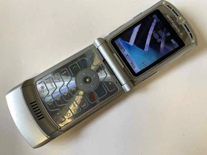 Motorola RAZR V3 - Mobile Phone (Tesco Network) Flip Fold Silver - Full Working - Picture 1 of 9
