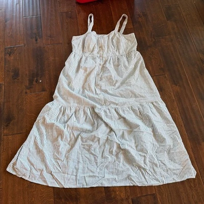 Vestido midi Ingrid & Isabel a rayas en capas con botones al frente calado lino azul grande Foto 1 de 4