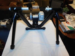CYCLEOPS FLUID 2 Indoor Bike Trainer - Picture 1 of 10