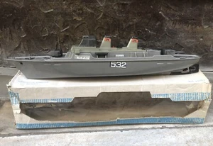 Seltenes griechisches 70er Jahre Fregatte Krieg Schiff A/T ELLI 532 MONTELEONE-KARAVELLE SPIELZEUG Battop Neu im Karton - Bild 1 von 12