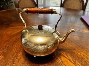 Gorgeous Vintage Footed Engraved ~ Etched Brass Teapot Professionally Cleaned - Picture 1 of 14