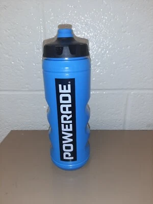 Garrafa de água Powerade 24 oz Sports Clutch com tampa de aperto - Imagem 1 de 4