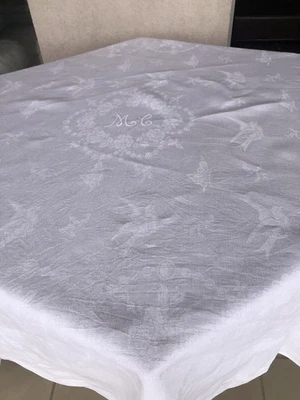 Nappe en lin damassé et brodée 152 x 195 cm - Photo 1/4