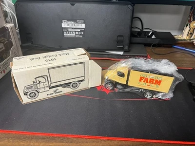 Oklahoma Farm Show 1935 1994 Mack Freight Bank diecast nuevo A37 Foto 1 de 3