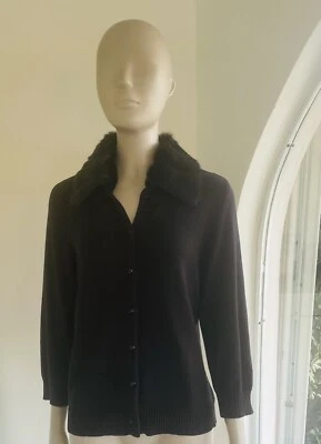Cárdigan de punto negro con cuello de piel sintética talla grande funciona muy pequeño usado en excelente estado Foto 1 de 4