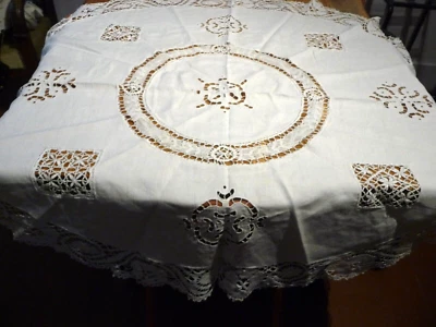 Nappe ou Surnappe  coton blanc brodé avec dentelle ( ref 10 ) - Photo 1/4