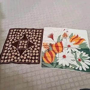 2 Vintage Scarves, 1 Vera Neumann Scarf, Floral Daisies - Picture 1 of 8